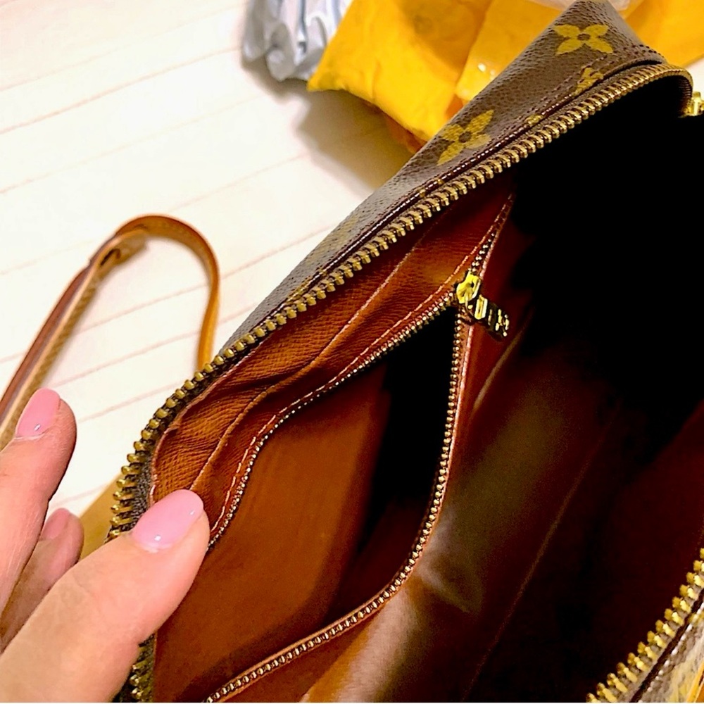 Authentic Louis Vuitton Tracadero 27 Monogram - Picture 5 of 13